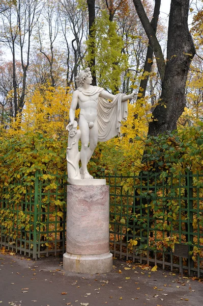 São Petersburgo Rússia Outubro 2018 Escultura Vista Outono Apolo Jardim — Fotografia de Stock