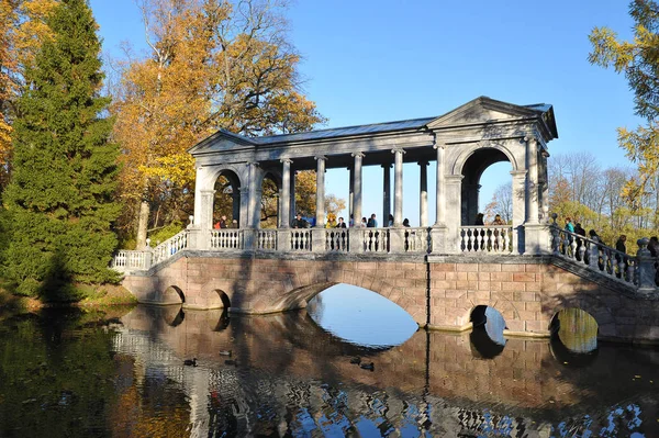 Puschkin Russland Oktober 2018 Kolonnade Der Marmorbrücke Katharinenpark Zarskoje Selo — Stockfoto
