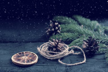 Noel arka plan - koniler, Noel ağaçları ve kar