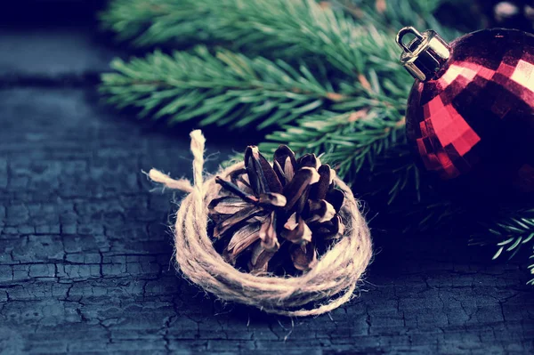 Cartão Natal Cone Abeto Brinquedo Natal Com Ramo Abeto Estilo — Fotografia de Stock