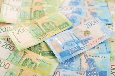 yeni banka notları 2000 ve 200 Rus ruble - Finansal arka plan