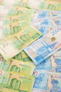 yeni banka notları 2000 ve 200 Rus ruble - Finansal arka plan