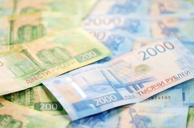 yeni banka notları 2000 ve 200 Rus ruble - Finansal arka plan
