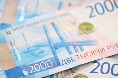 yeni banka notları 2000 Rus ruble - Finansal arka plan