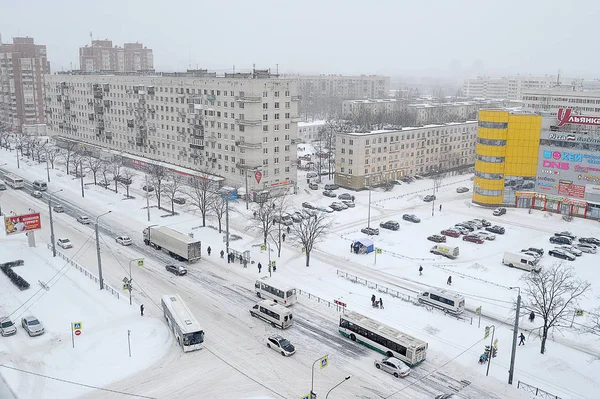 Petersburg Oroszország Január 2019 Forgalom Utcán Hóval Borított Szentpétervári Veteranov — Stock Fotó