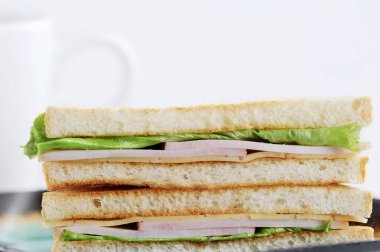 kızarmış ekmek, jambon ve peynirli sandviç