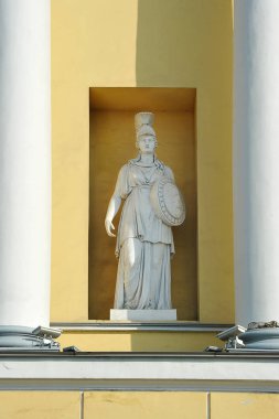 St Peter anayasa mahkemesinin cephesinde heykel