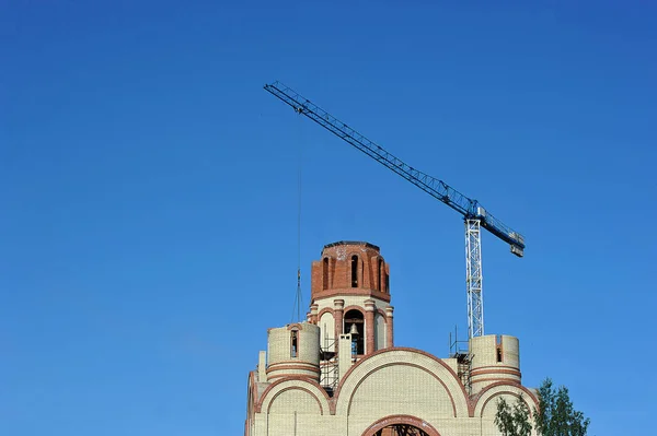 Bouw van de orthodoxe kerk in Sint-Petersburg — Stockfoto