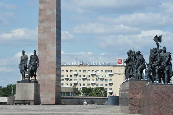 Monument voor de verdedigers van Leningrad op Victory Square — Stockfoto