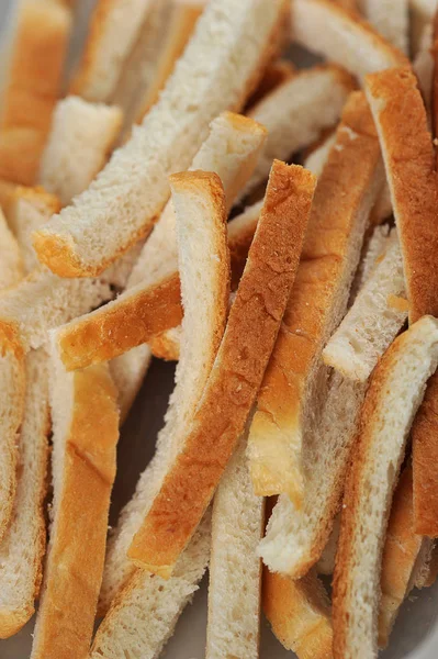 Breadsticks - ekmek küçük çubuklar halinde kesilmiş — Stok fotoğraf