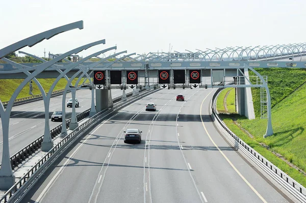 Tráfego automóvel no noroeste do diâmetro de alta velocidade em S — Fotografia de Stock