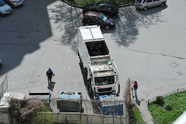 Saint Petersburg Russia May 2020 Garbage Truck Removes Garbage Cans — Stock Photo, Image