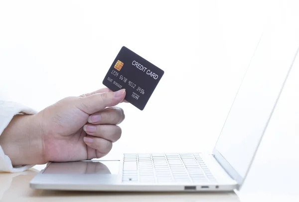 Χέρι Παχύσαρκη Γυναίκα Δείχνει Πιστωτική Κάρτα Mock Φορητό Υπολογιστή Λευκό — Φωτογραφία Αρχείου