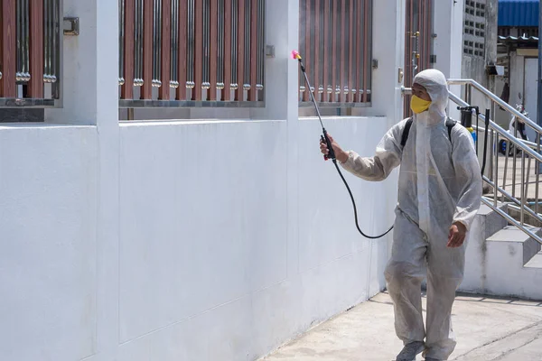Asian Disinfectant Worker Protective Suits Mask Spraying Disinfect Chemical Fence — Stock Photo, Image