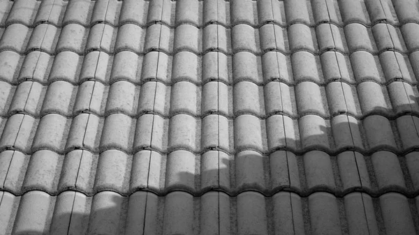 Sunlight Shadow Overlay Pattern Old Corrugated Tiles Roof Surface Black — Stock Photo, Image