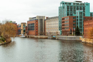 Moabiter Köprüsü manzarası