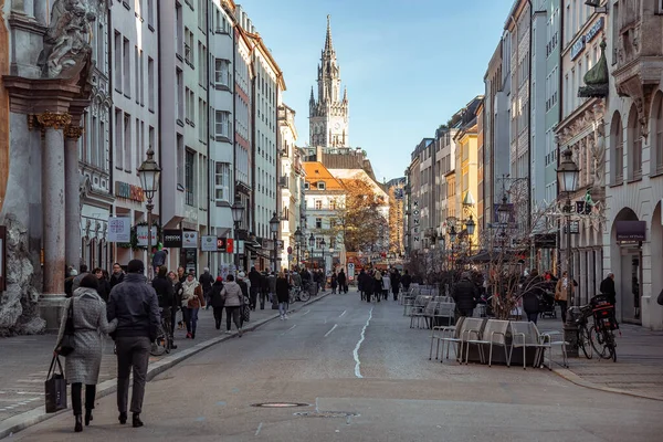 Christimas 'da Münih' te Sendlinger Caddesi.