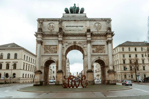  Siegestor, Münih Kemeri.