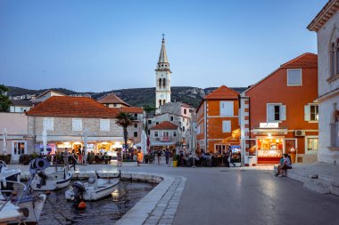 Hvar adasındaki Jelsa limanı.