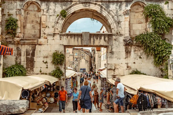 Eski şehir Split 'in sokakları