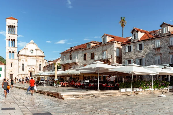 Hırvatistan 'ın Hvar Adası' ndaki Jelsa kasabası