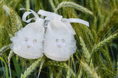 Bebek kız ayakkabıları yakın 