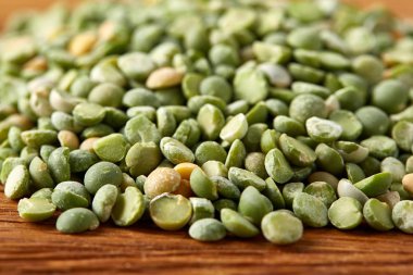 Yeşil bezelye arka plan, yakın çekim, en iyi görünüm, seçici odak, sığ derinlik-in tarla.