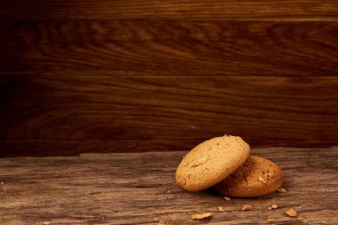 Yulaf kurabiye ahşap masa, yakın çekim, seçici odak yığını.