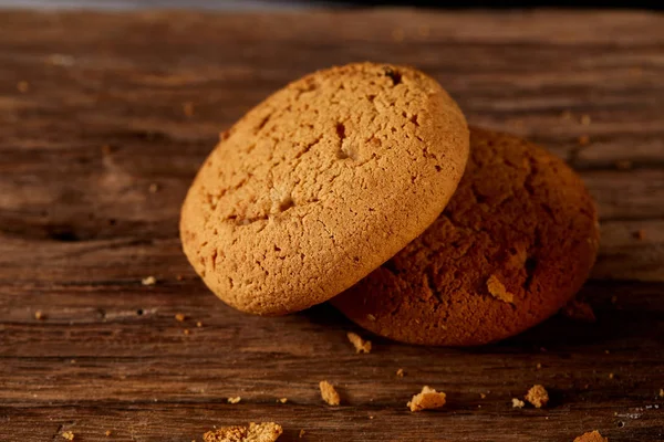 Yulaf kurabiye ahşap masa, yakın çekim, seçici odak yığını.