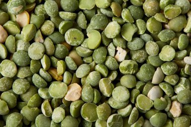 Rustik ahşap arka plan, yakın çekim, en iyi görünüm, seçici odak yeşil bezelye.