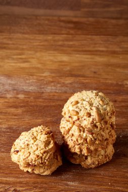 Çikolata Bisküvi bir rustik ahşap arka plan, yakın çekim, seçici odak grup.