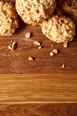 Çikolata Bisküvi bir rustik ahşap arka plan, yakın çekim, seçici odak grup.