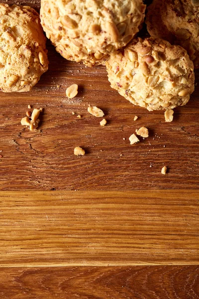 Çikolata Bisküvi bir rustik ahşap arka plan, yakın çekim, seçici odak grup.