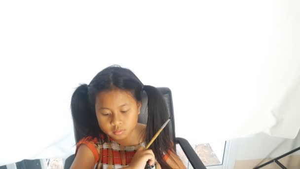 Цвет Детской Живописи Столе — стоковое видео
