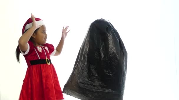 Poco Lindo Una Chica Niño Jugando Magia Sobre Fondo Blanco — Vídeo de stock