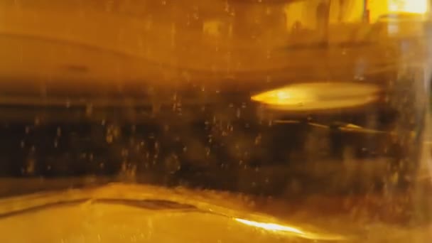 Абстрактное Водяное Пиво Стакане — стоковое видео