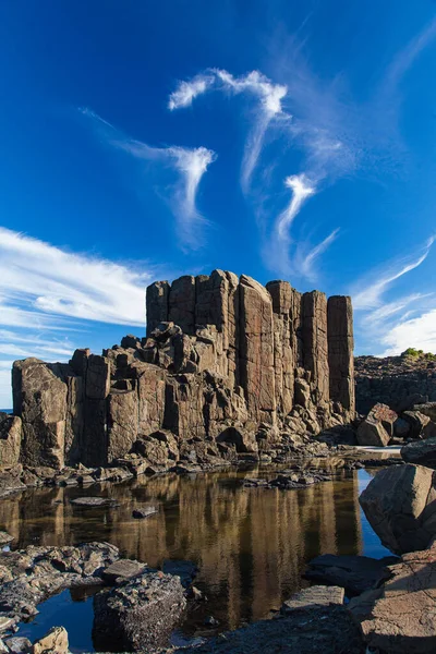 Bombo Headland Quarry Australie. Ciel bleu et reflets dans l'eau — Photo