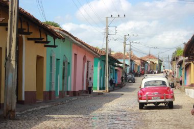 Küba 10.12.2019 taksi ya da ulaşım için kullanılan renkli eski bir araba. Bu araçlar evrensel Küba kültürünün bir parçası ve en iyi taksi olarak ana şehirlerde turistler için kullanılıyor. Yüksek kalite fotoğraf