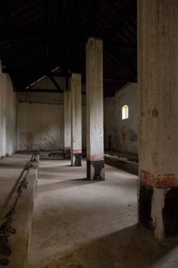 Con Dau, nam-ı diğer Con Son, Vietnam 'ın güneydoğusundaki ada, Fransız ve Amerikalıların kullandığı kaplan hapishaneleriyle ünlüdür. Yüksek kalite fotoğraf