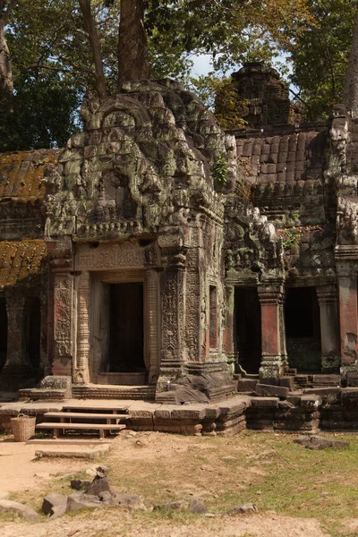 アンコールワット カンボジアの寺院複合体は アンコールタ プロームとバイヨンの有名な寺院と 古代の美しい彫刻構造とゲートウェイ 高品質の写真 — ストック写真