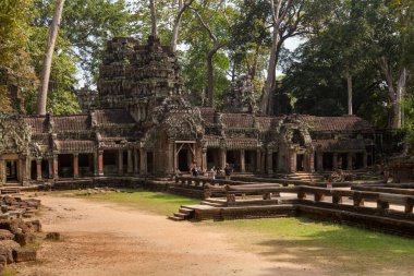 Angkor Watt, Kamboçya 'daki tapınak kompleksi, Angkor, Ta Prohm ve Bayon' un ünlü tapınakları. Antik güzel oyulmuş yapılar ve geçitler. Yüksek kalite fotoğraf