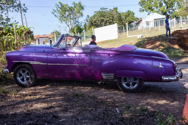 Κούβα 2019 Πολύχρωμο Παλιό Αυτοκίνητο Που Χρησιμοποιείται Ταξί Μεταφορά Αυτά — Φωτογραφία Αρχείου
