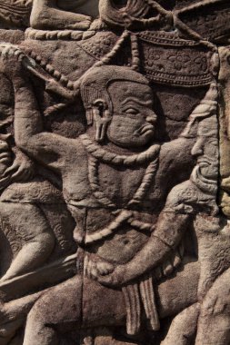 Angkor Watt tapınağı kompleksi, Kamboçya duvarları eski savaşları tasvir ediyor.