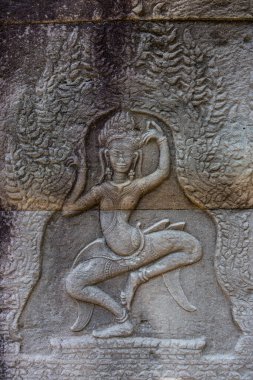 Angkor Watt tapınağı kompleksi, Kamboçya duvarları eski savaşları tasvir ediyor.