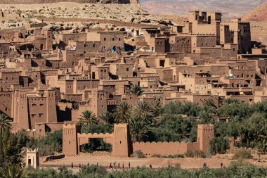 Ait Ben Haddou ksar Fas, Yeni şehrin yukarısından görülen antik kale