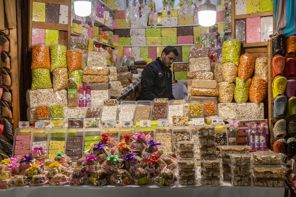 Μαρακές, Μαρόκο, 01.12.2020 αγορά stall trader in the souk selling sweets — Φωτογραφία Αρχείου