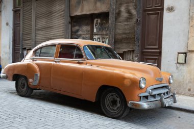 Küba 10.12.2019 taksi ya da ulaşım için kullanılan eski sarı altın rengi 