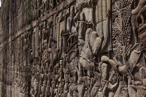 Il complesso del tempio di Angkor Watt, Cambogia bassorilievo murale raffigurante antiche guerre — Foto Stock