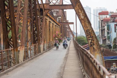 Uzun Bien Köprüsü Hanoi Vietnam 12.09.2017 Kızıl Nehir üzerinde tarihi bir köprü
