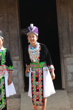 Luang Namtha Laos 12.24.2011 Kuzeybatı Laos kabilesindeki Hmong çocuklarına ait çok nadir görüntüler. Hmong Yeni Yılı, hasatın bitişinin kutlaması. Yeni yılın başlangıcı.. 